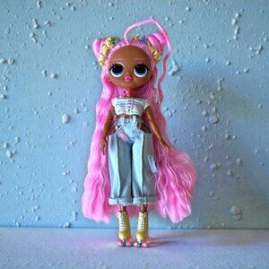 LOL Surprise OMG Fashion Doll Sunshine Gurl Girl Pink Hair Roller Skates